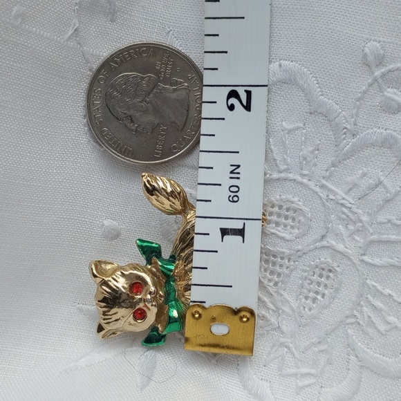Vintage Christmas Cat w/ greenbow Pin 14k gold Brooch - Picture 4 of 5
